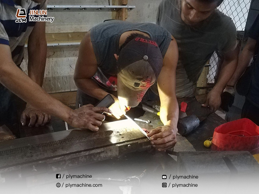 8-Feet-Automatic-Veneer-Peeling-Line-Is-Installed-in-Latin-America-5 8-Feet-Automatic-Veneer-Peeling-Line-Is-Installed-in-Latin-America-5