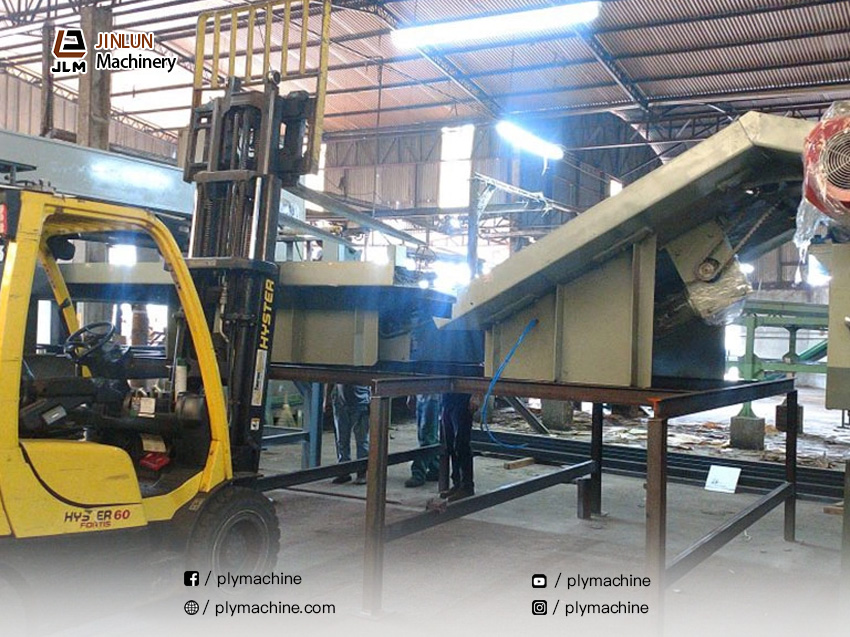 8-Feet-Automatic-Veneer-Peeling-Line-Is-Installed-in-Brazil-6 8-Feet-Automatic-Veneer-Peeling-Line-Is-Installed-in-Brazil-6