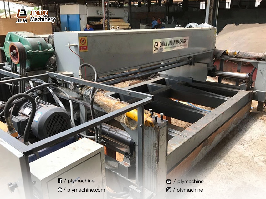 8-Feet-Automatic-Veneer-Peeling-Line-Is-Installed-in-Brazil-3 8-Feet-Automatic-Veneer-Peeling-Line-Is-Installed-in-Brazil-3