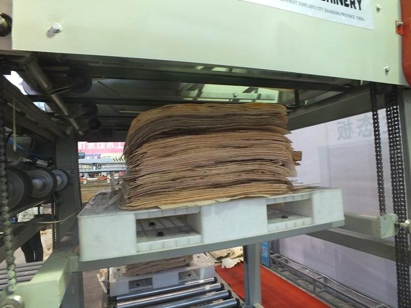 1300 mm Full Automatic Wood Veneer Peeling Line with CNC Control