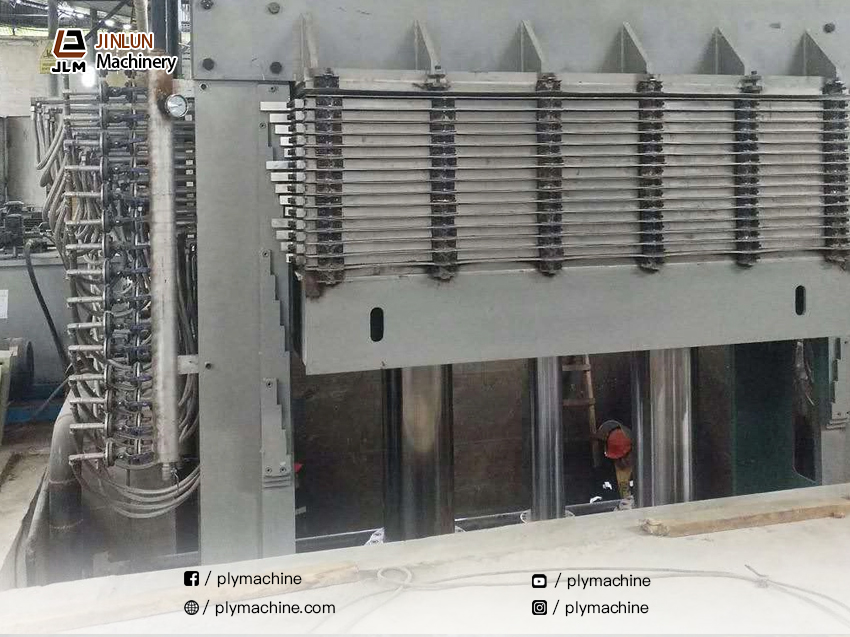 Jinlun Machinery Glue Spreaders and Hot Presses Successfully Installed at a Plywood Factory in Peru1