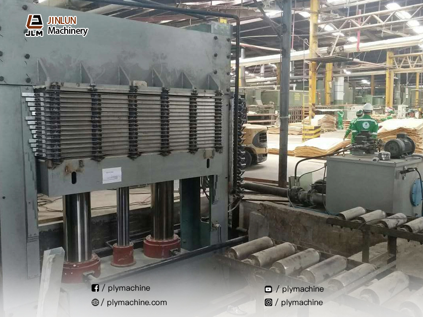 Jinlun Machinery Glue Spreaders and Hot Presses Successfully Installed at a Plywood Factory in Peru3
