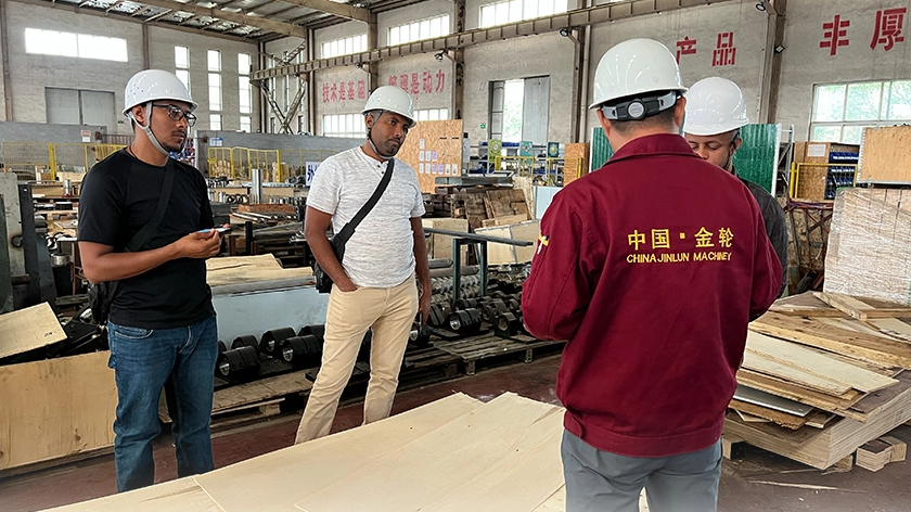 Tanzanian-customers-come-to-the-factory-to-place-orders_840_472.jpg