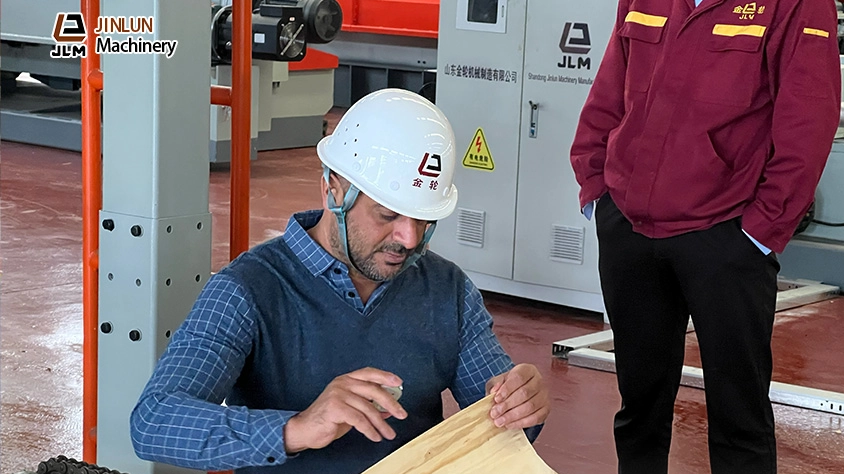 Egyptian-customers-come-to-the-factory-to-inspect-goods_844_474.jpg